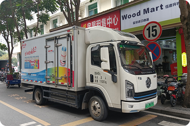 An electric truck on a Guangzhou street